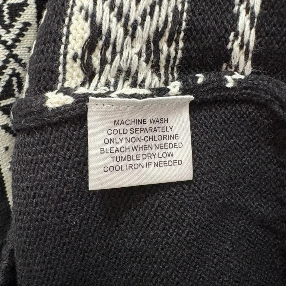 Weatherproof Vintage Black and White Snowflake Fair Isle Holiday Sweater NWT XL